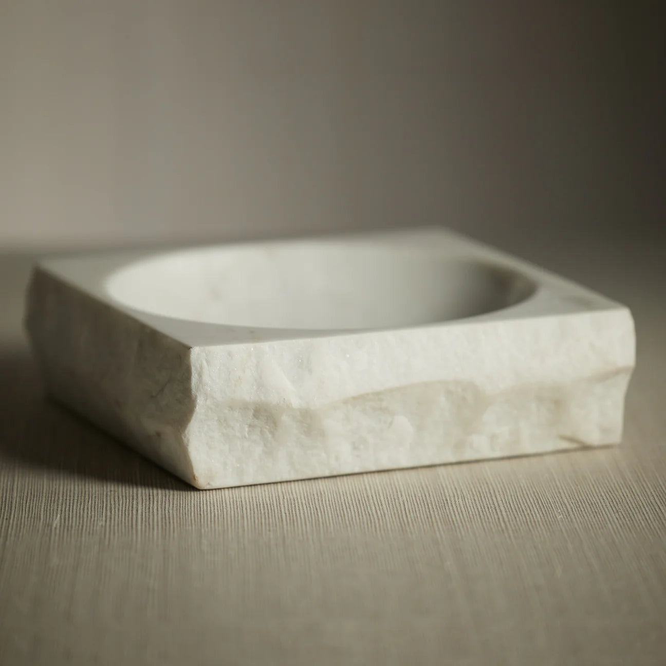 ROCK FINISH WHITE MARBLE SQUARE BOWL